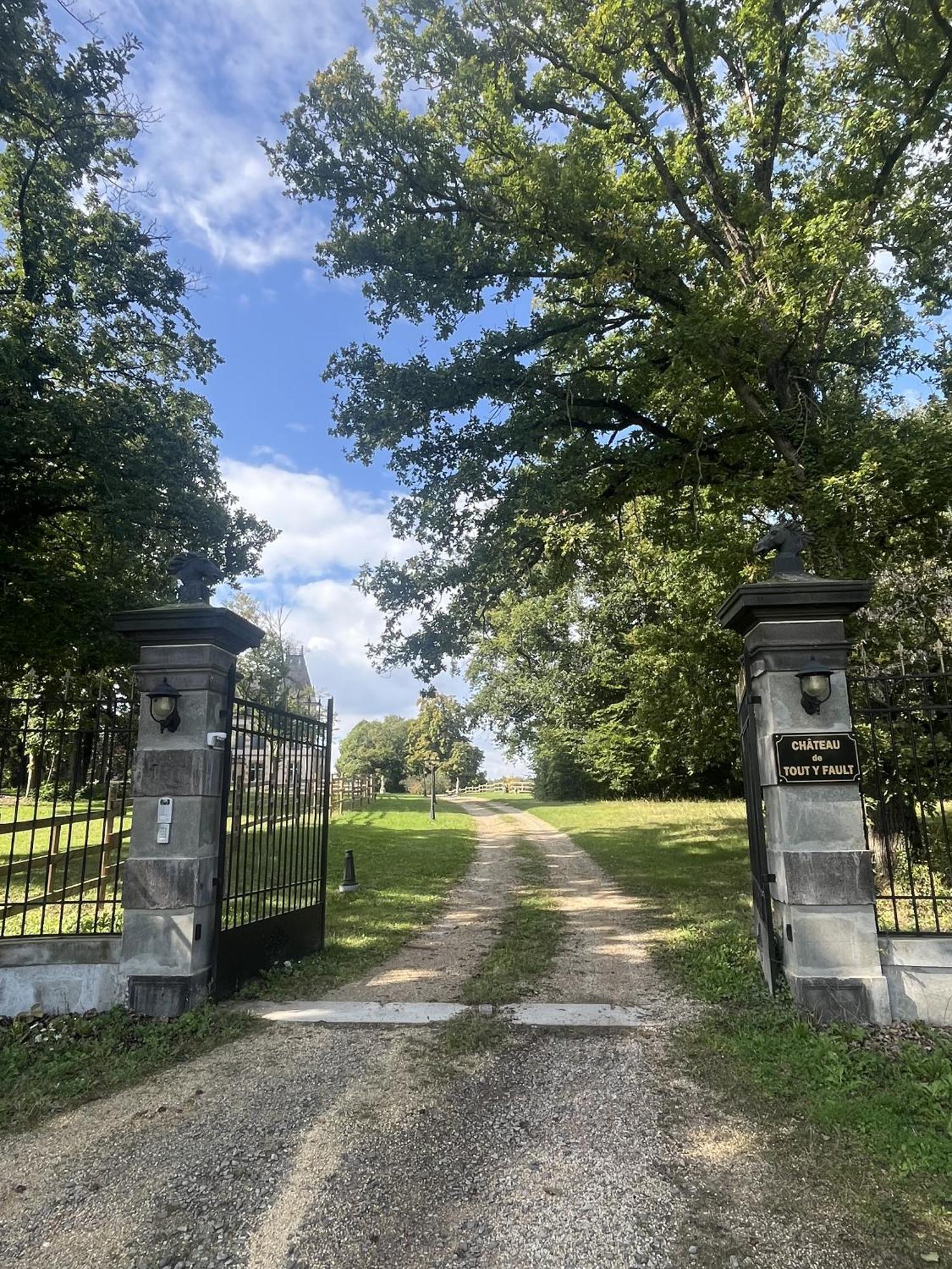 Chateau Tout Y Fault Loriges Zewnętrze zdjęcie